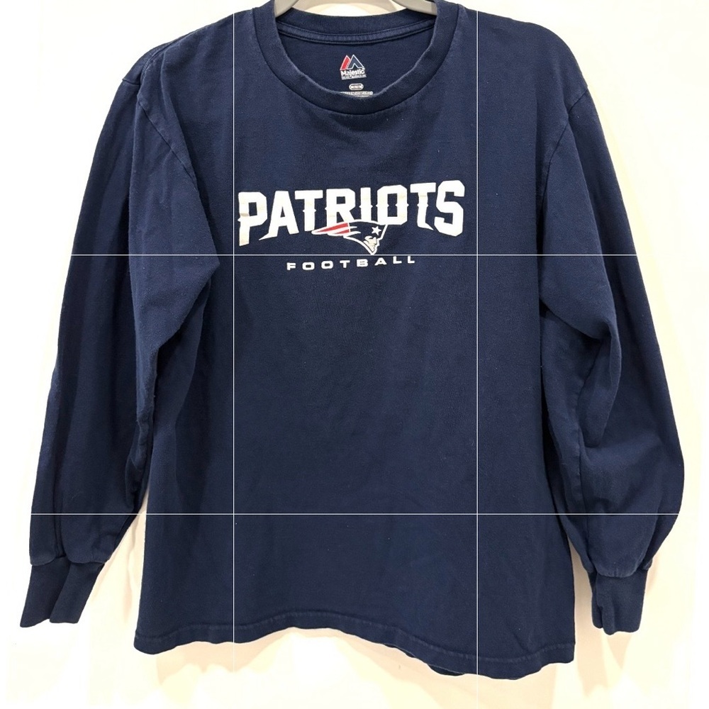 Cotton
Long sleeve
Machine wash, tumble dry low
Screen print graphics
Crew neck